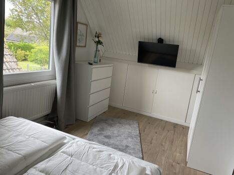 Kinderzimmer/Gästezimmer mit TV und Bett 160