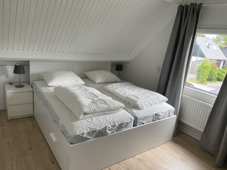 Hauptschlafzimmer 180 Bett