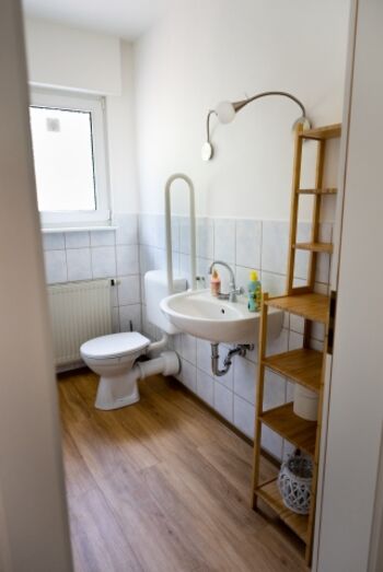  Gäste WC mit Haltegriff