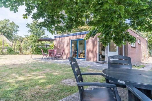 Der große, sonnige Garten