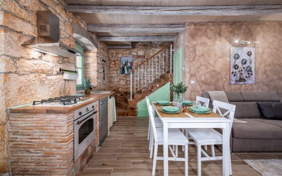 Küche mit Essbereich