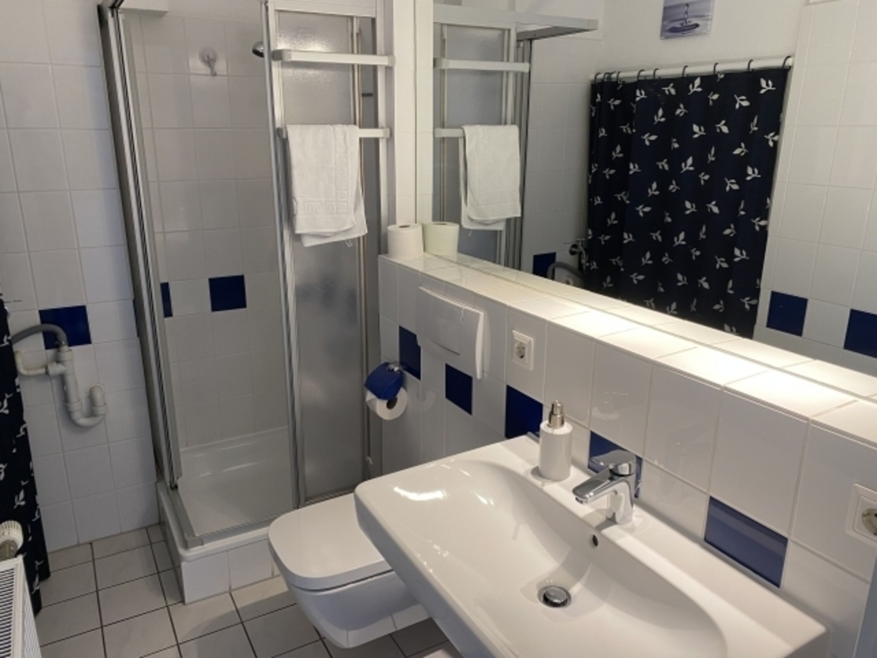 Badezimmer mit Dusche