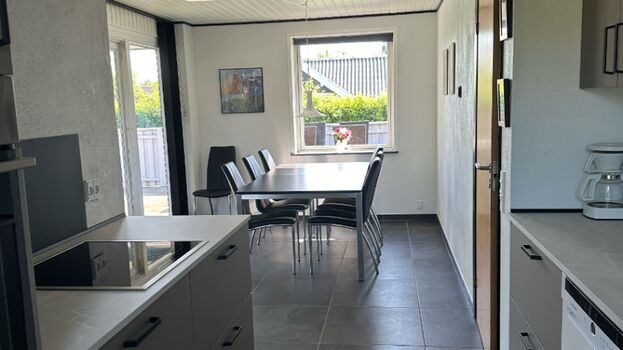 Küche mit Essbereich