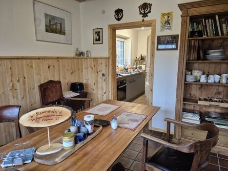 mit angrenzender Küche