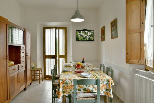 Esszimmer mit Eingang