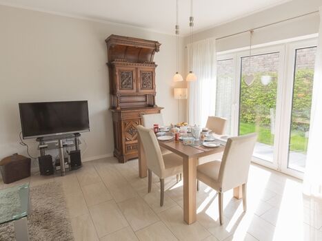 Große Terrassen-Fensterfront