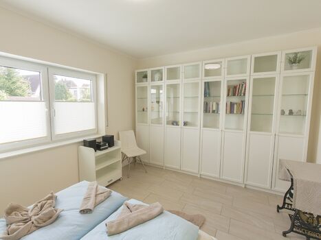 Viel Stauraum - Schlafzimmer eins