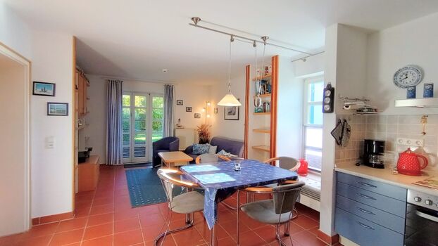 Blick durch den gemütlichen Wohnraum