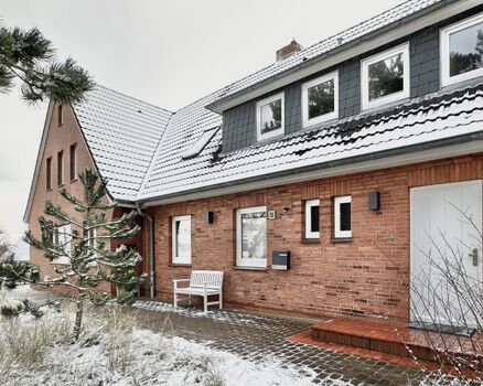 TIDE4 Amrum Apartment 5 Aussenansicht im Winter