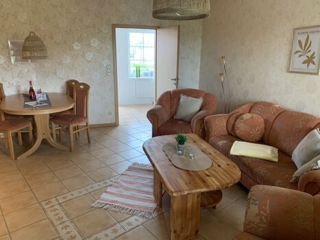 Der helle Wohn.-Essbereich von Bude 1.