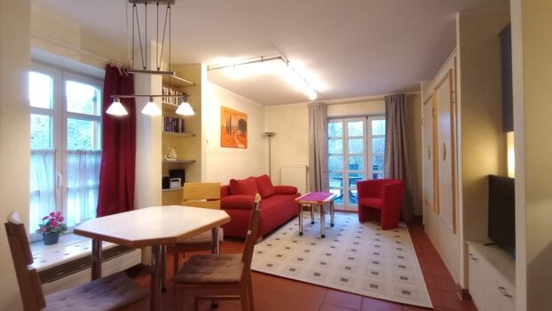 Blick durch den harmonischen Wohnraum