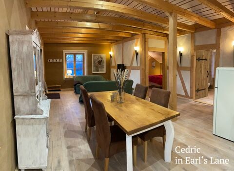 Rustikales Cottage mit gemütlicher Einrichtung in idyllischer Umgebung. Lehmfachwerk und Holz - außergewöhnlich