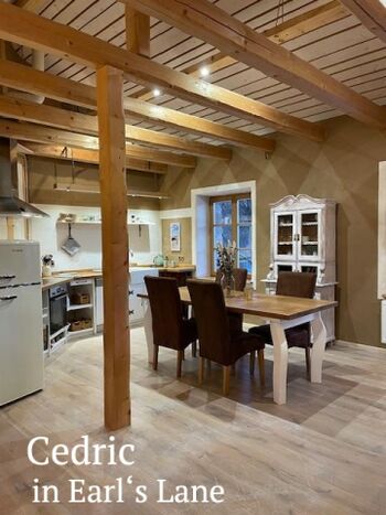 offene Wohnküche mit Eichenholz und Lehm - außergewöhnliche Ferienwohnung im Harz