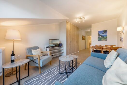 Blick durch den Wohnbereich.