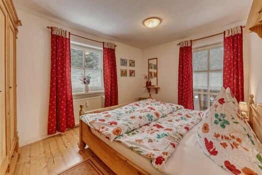 Schlafzimmer mit Balkontüre