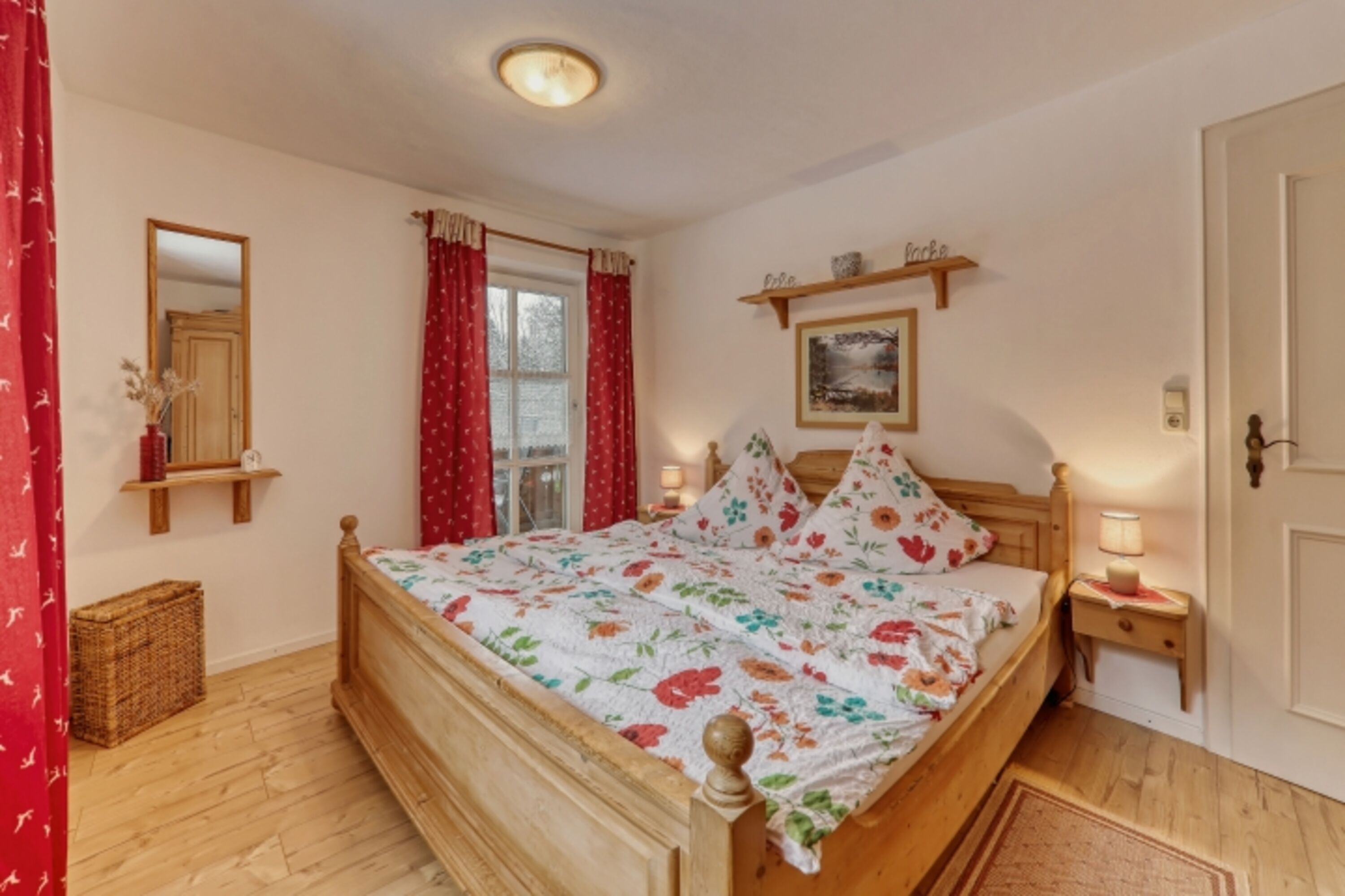 Schlafzimmer mit Balkontüre Fenster