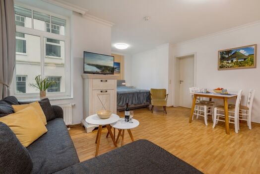 TV und kostenfreies WLAN sind vorhanden.