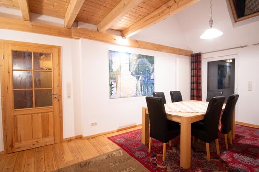 Und ein weiterer Essbereich im Durchgang