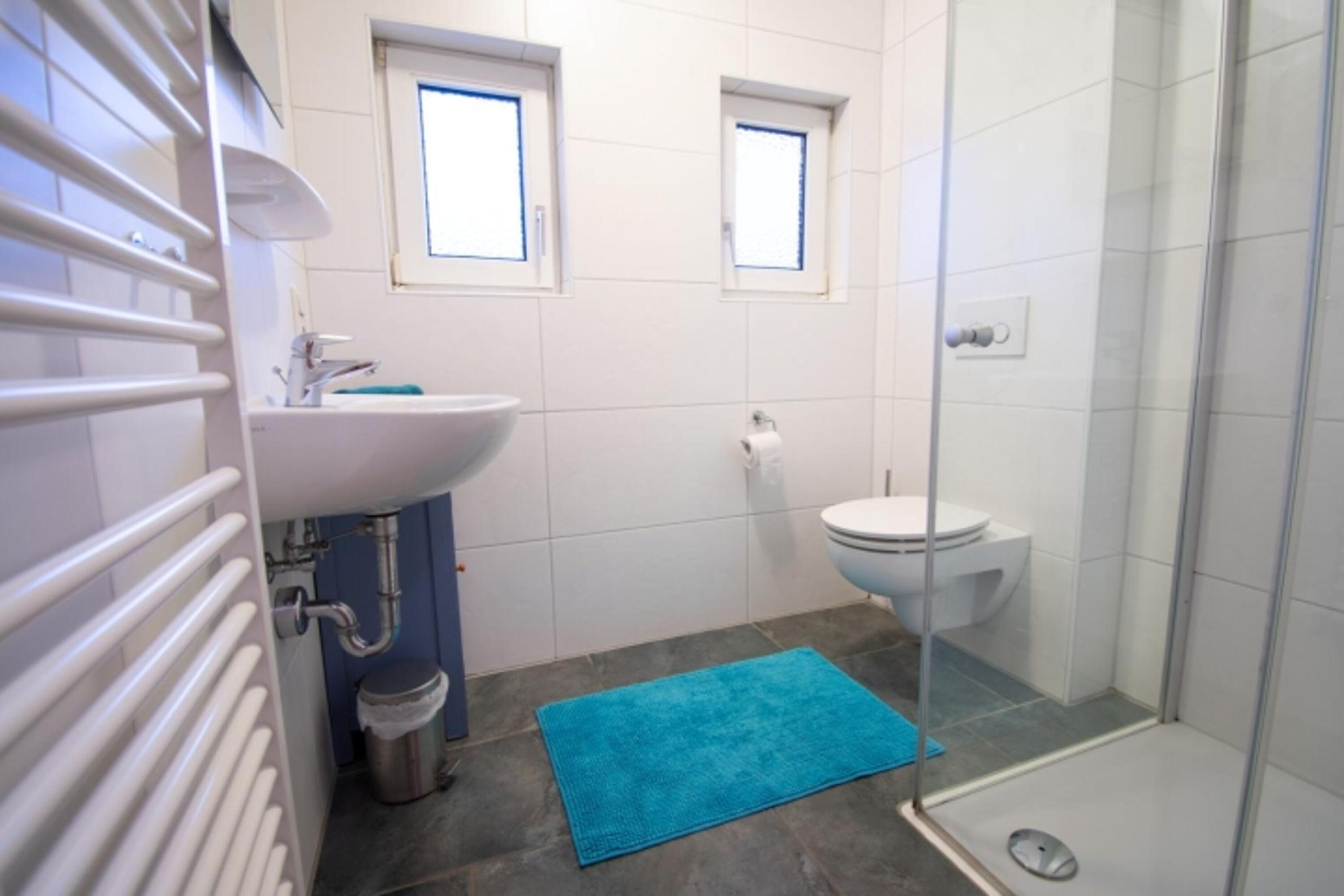 Badezimmer unten mit Dusche