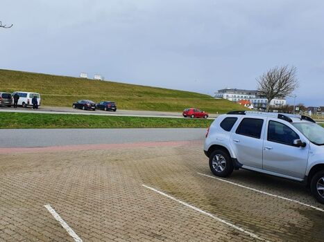 Parkplatz vor dem Haus