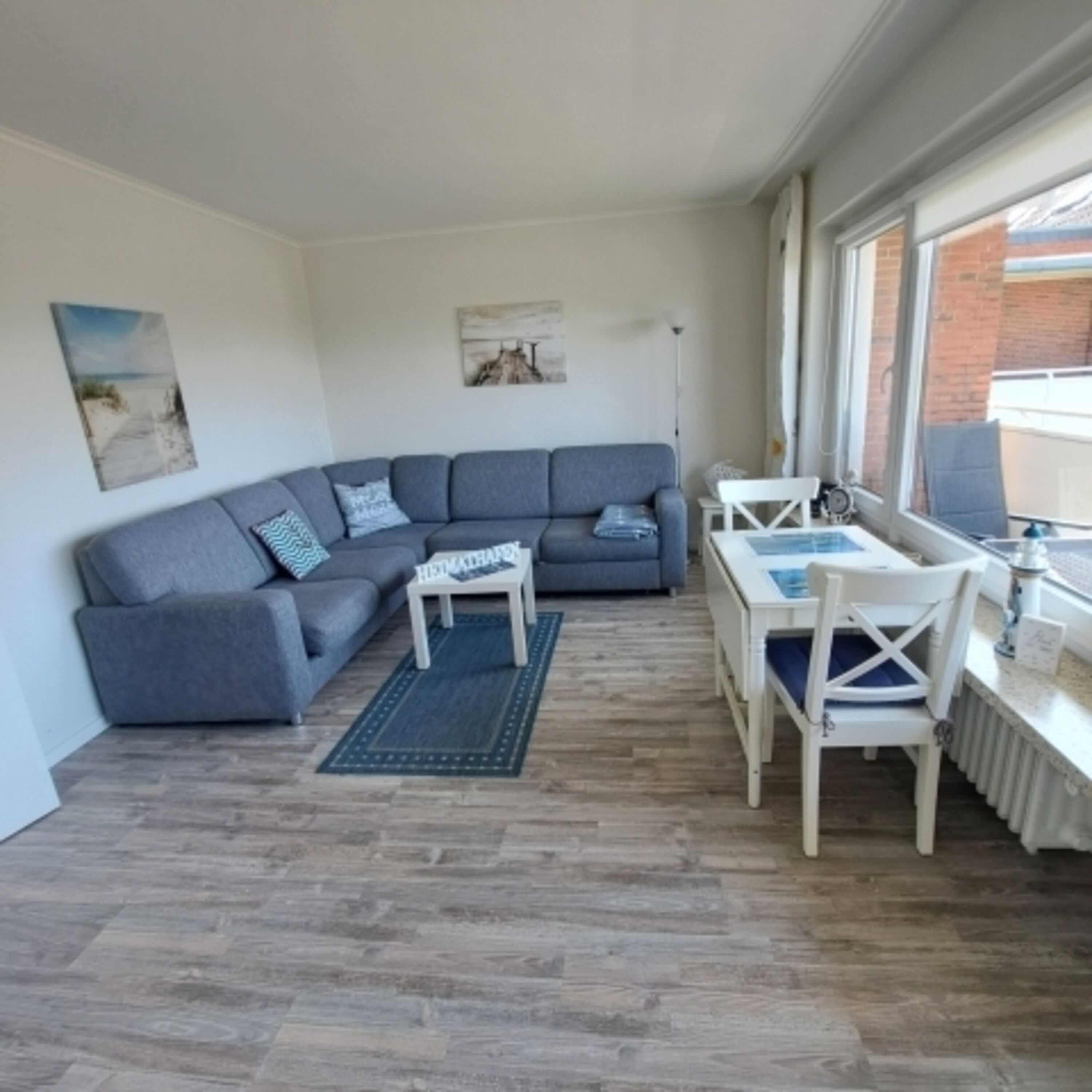 Wohnzimmer mit Essbereich