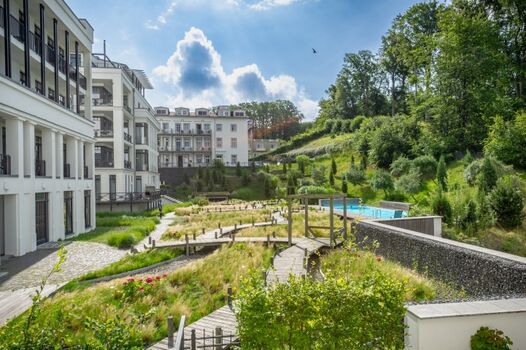 Balkon mit Poolblick