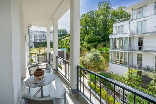 Balkon mit Poolblick