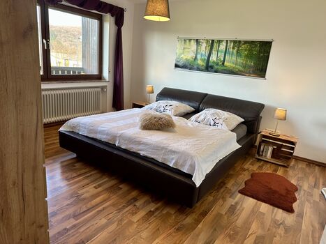 Großes Schlafzimmer