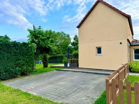 Zwei Parkplätze vor dem Ferienhaus