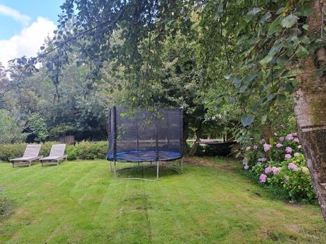 Garten mit Trampolin