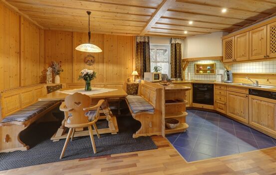 Küche mit Essbereich