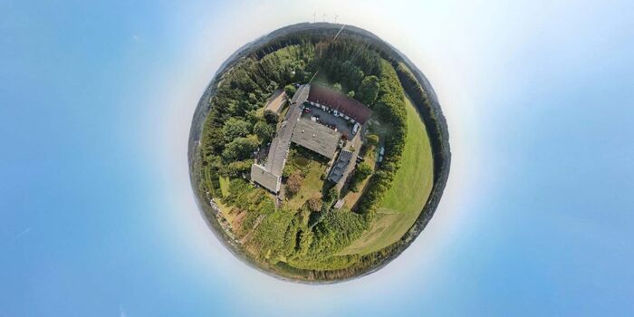 Unser Gelände von oben