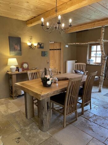 Gemütliche Diele mit Lehm, Stein und Holz in der Hester Street in Earls Lane - Dein außergewöhnlicher Urlaub