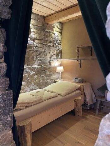 Naturstein Innenzimmer in der Hester Street in Earls Lane im Harz