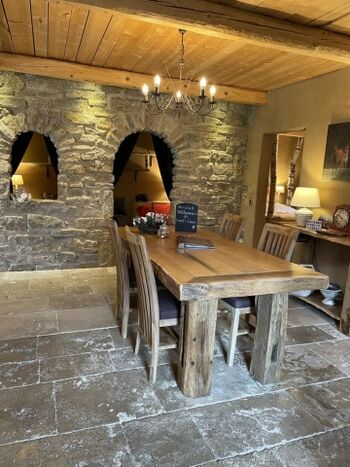 Eingangsdiele mit Esstisch in der Hester Street in Earls Lane - die besondere Ferienwohnung in der Mitte Deutschlands