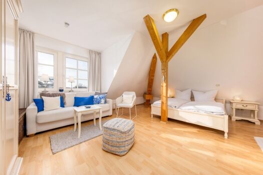 Auf der Couch kann aufgebettet werden.