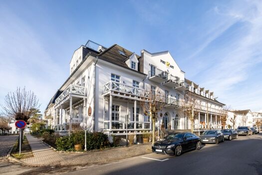 Der gelbe Pfeil zeigt auf die Fewo Frieda. 