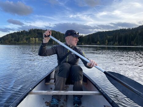 Mit dem Kanu auf dem See unterwegs