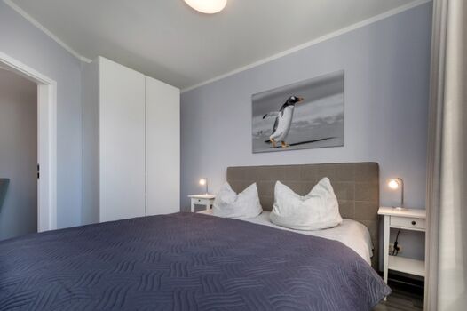 ... und Kleiderschrank.