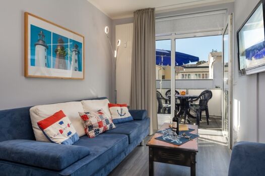 Auf der Couch kann für 1 Pers. ausgebettet werden.