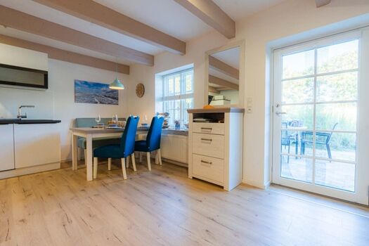 Küche mit Essbereich