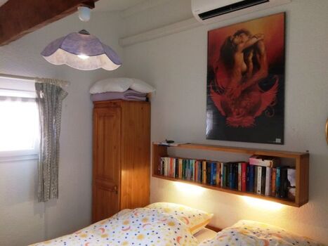 Schlafen Eltern mit Klimaanlage