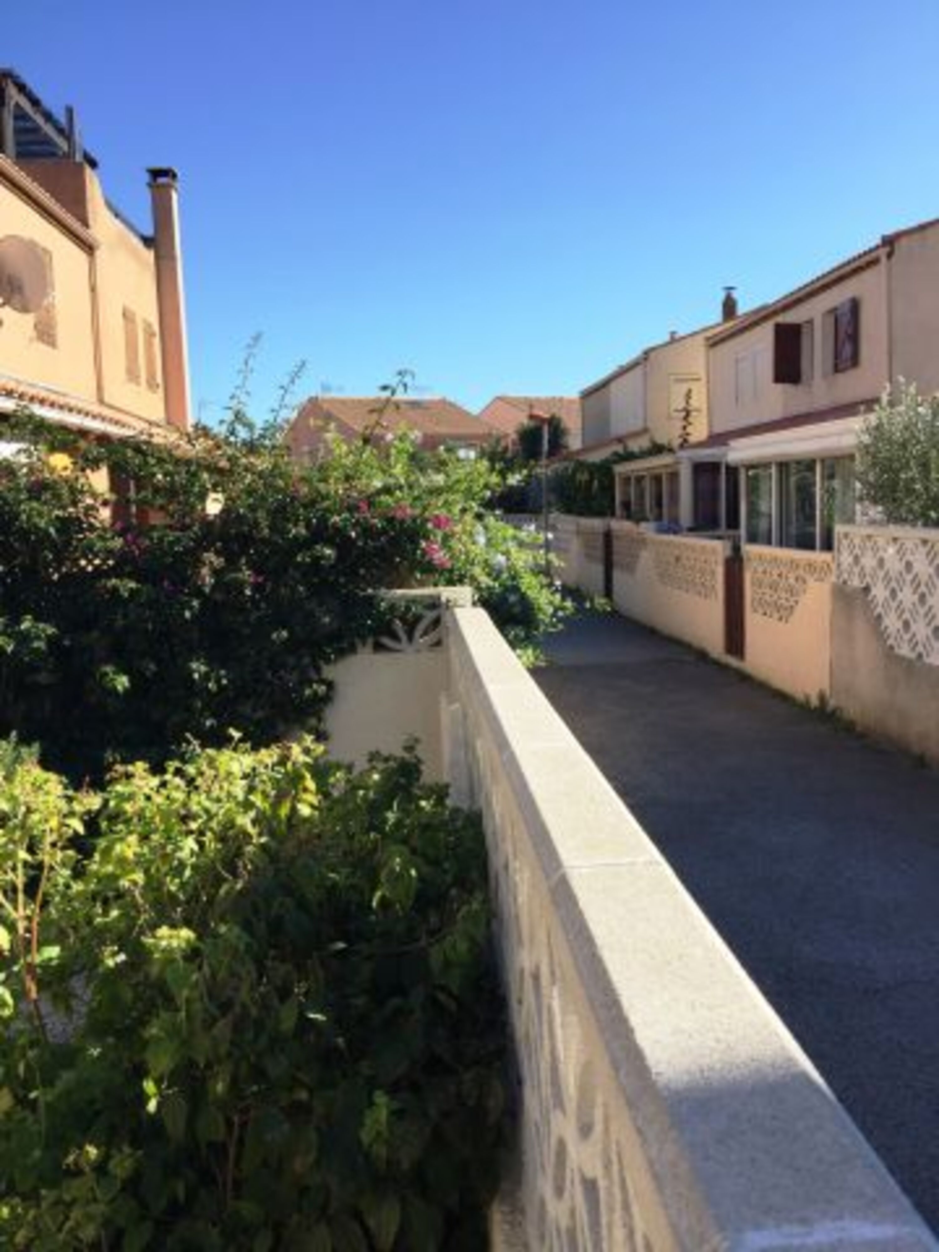Fußweg von der Terrasse zum Meer