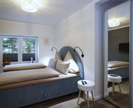 Schlafzimmer mit Boxspringbett