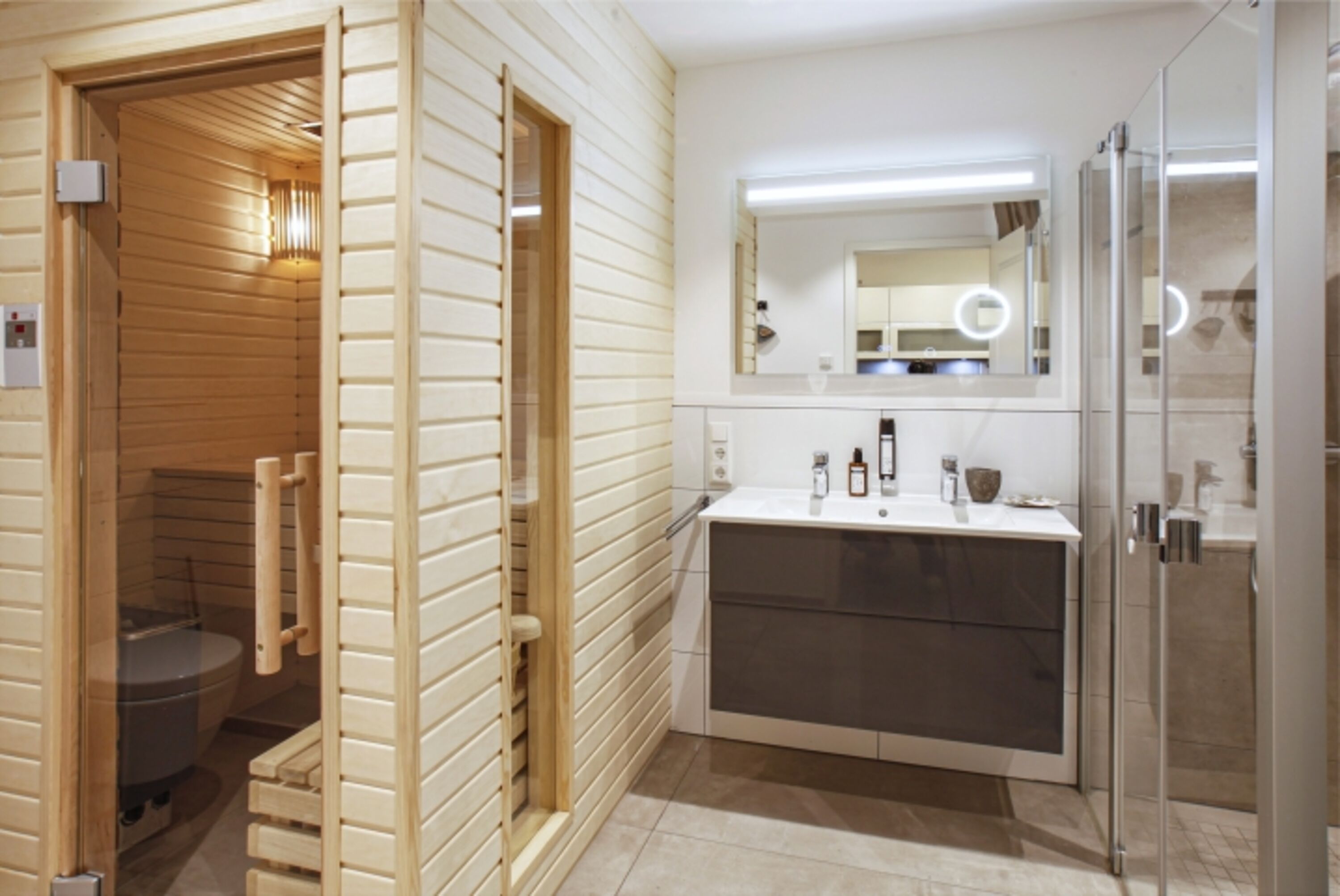 Das Duschbad mit Sauna
