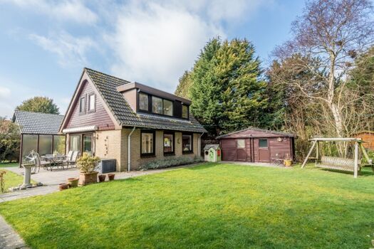 Der große Garten am Rande von dem Naturschutzgebiet