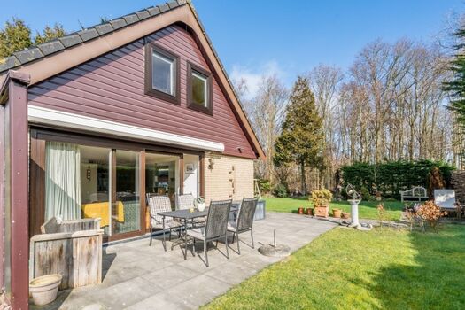 Der große Garten am Rande von dem Naturschutzgebiet