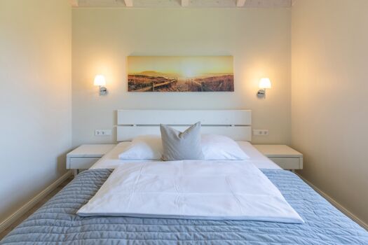 Wolken Blick: Schlafzimmer mit Doppelbett