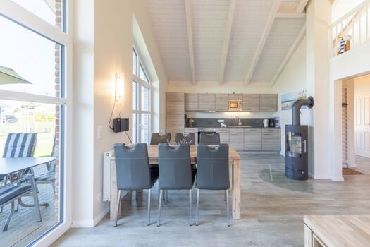 Wolken Blick: Essbereich und offene Küche