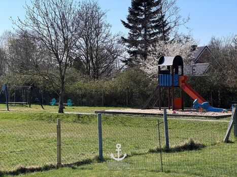 Kinderspielplatz für Gästekinder hinter den Grundstücken
